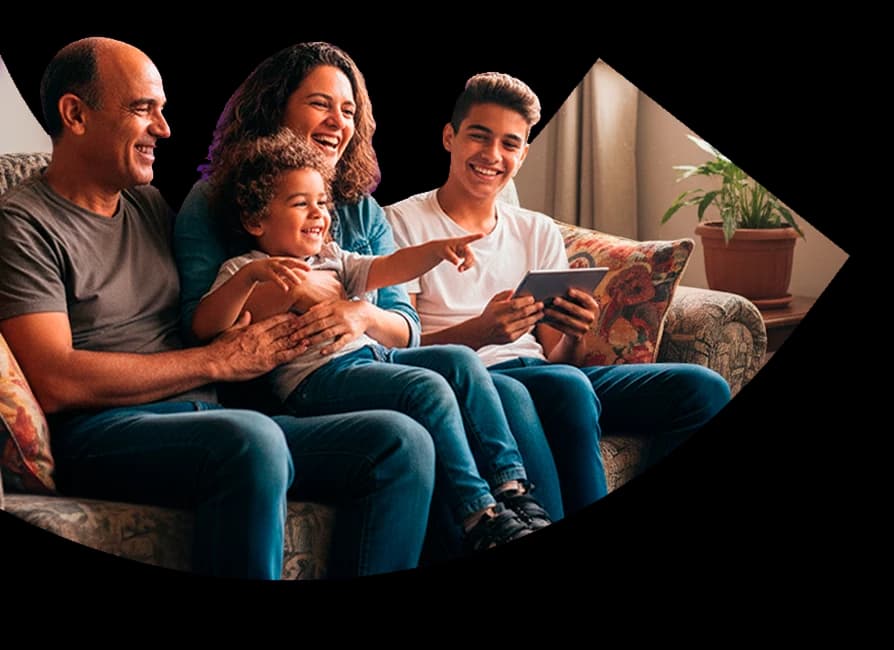 Família segura em casa com assistência residencial 24h